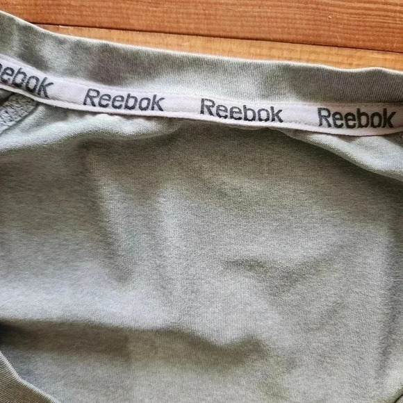 Reebok‎ Women Gray V Neck Short Sleeve Athletic T Shirt Top Activewear - Picture 4 of 6